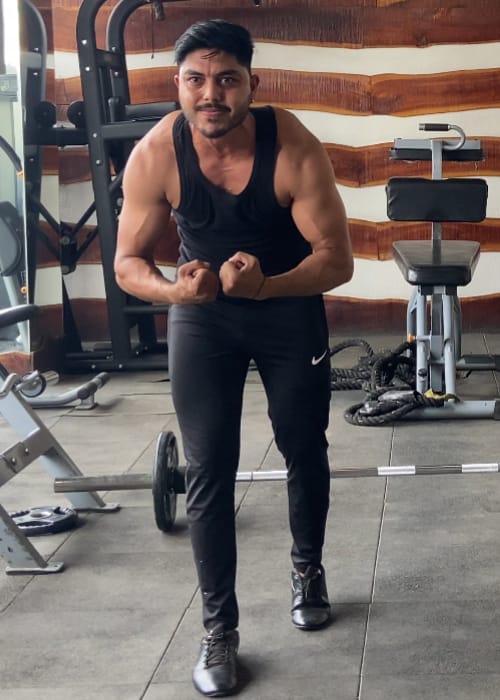 BIGGER BICEPS IN 42 DAYS